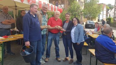 Ein frisch gebackenes Brot für die Landrätin